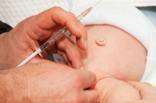 anesthesie-locale-injection-circoncision-bebe
