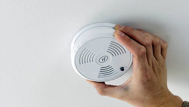 installation-detecteur-fumee-plafond