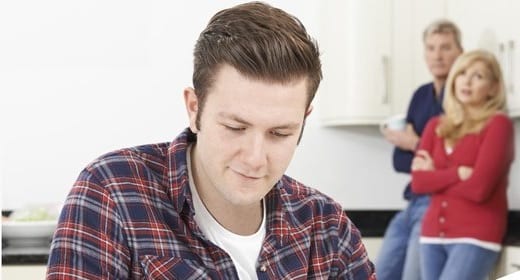 parents-inquiets-enfant-adulte