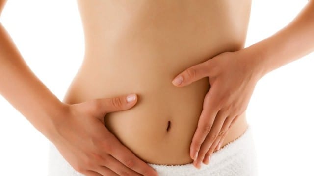 ventre-femme-semaine-8-grossesse