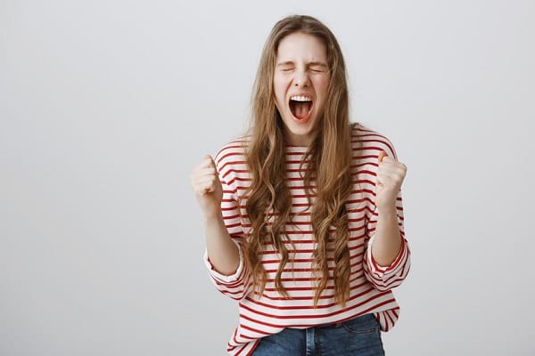 Adolescente-hurle-colere