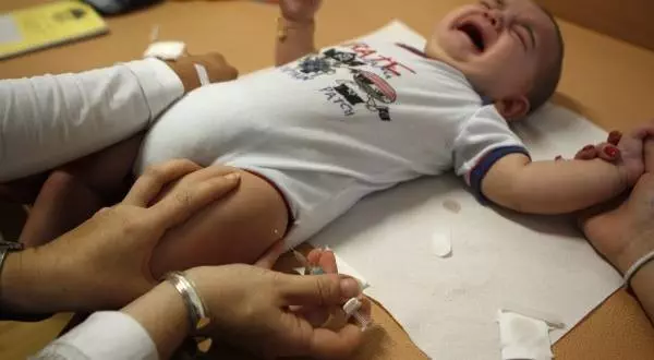 vaccin-2-mois-bebe-pleure
